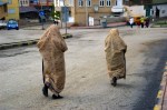 Ehram giymiş Bayburt'lu hanımlar
