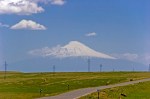 Ağrı Dağı karşımızda. Uzaklık 100 km.